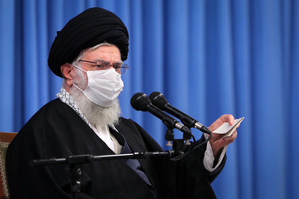 مگر نمی‌گویید با دنیا مذاکره کنیم؛ چطور با دنیا می‌شود، با عنصر داخلی نمی‌شود؟