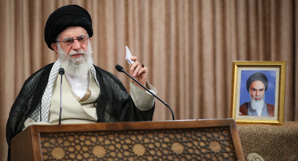 رهبر انقلاب: نیروی قدس، بزرگترین عامل موثر جلوگیری از دیپلماسی انفعالی است