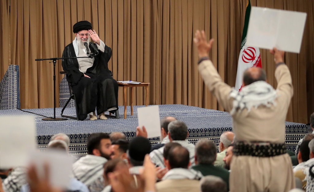 رهبر انقلاب: پیروزی نهایی متعلق به مقاومت فلسطین و حزب الله است