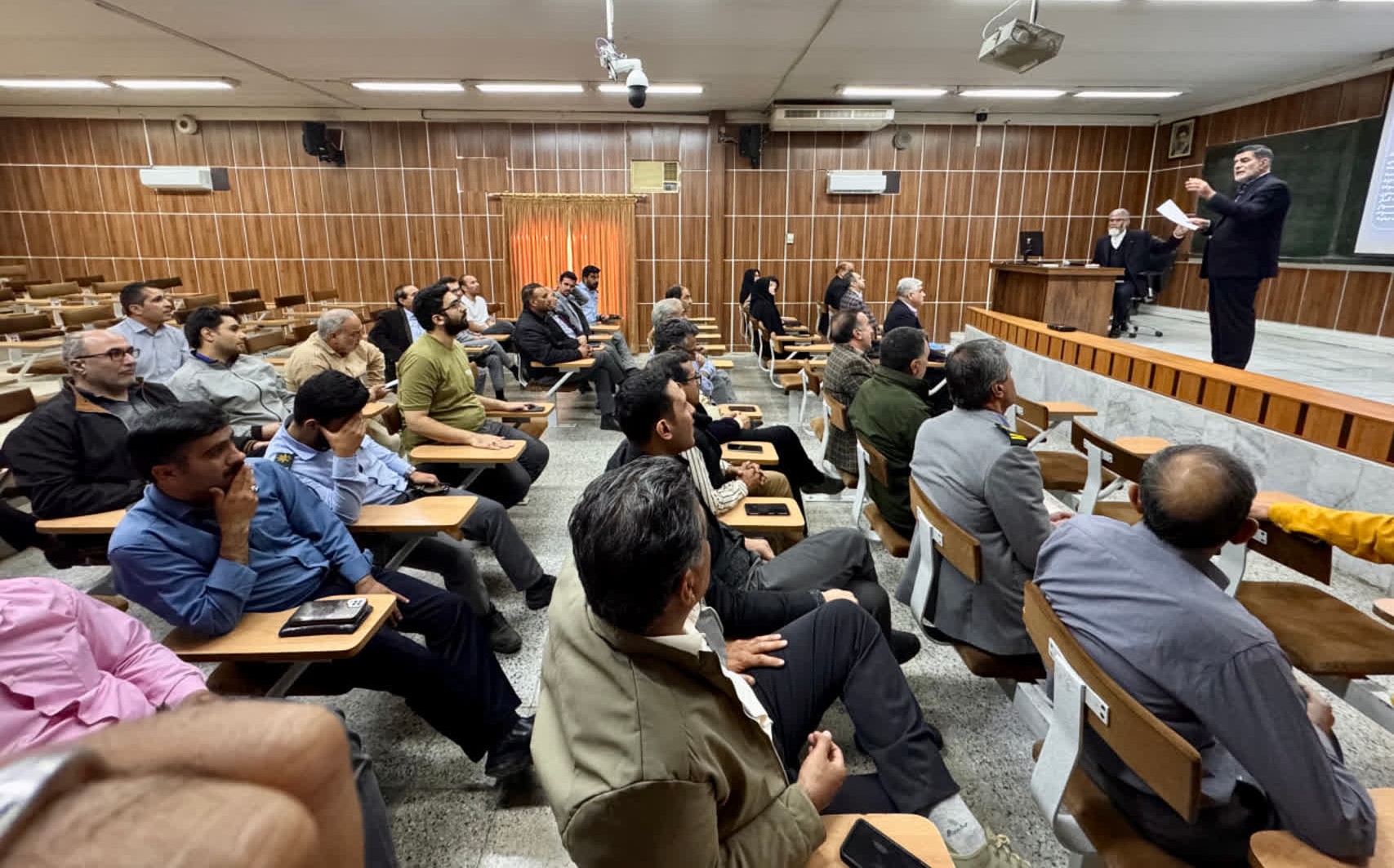 کارگاه آموزشی «انتظامات و اجرای مقتدرانه قانون و شیوه‌های اقدام سنجیده و محترمانه»